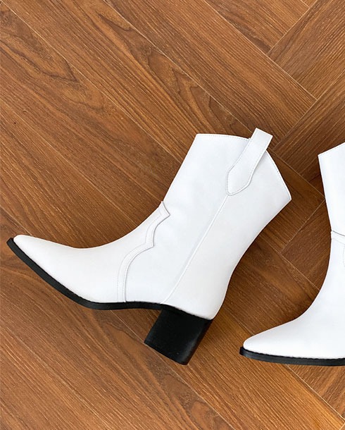 Western half boots_white