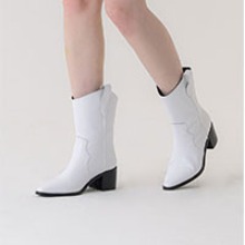 Western half boots_white